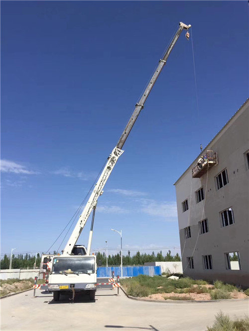 印江“轻装强干”—— 吊车的 “轻量化臂架” 技术