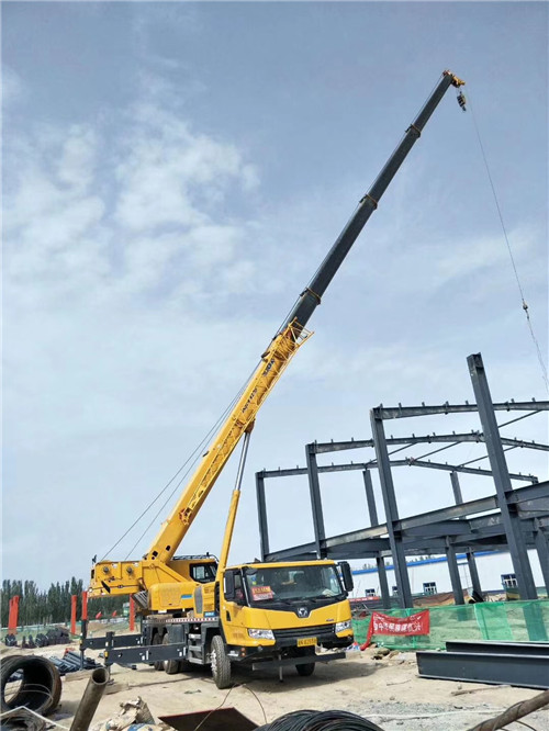 印江超高层建筑钢结构吊装案例